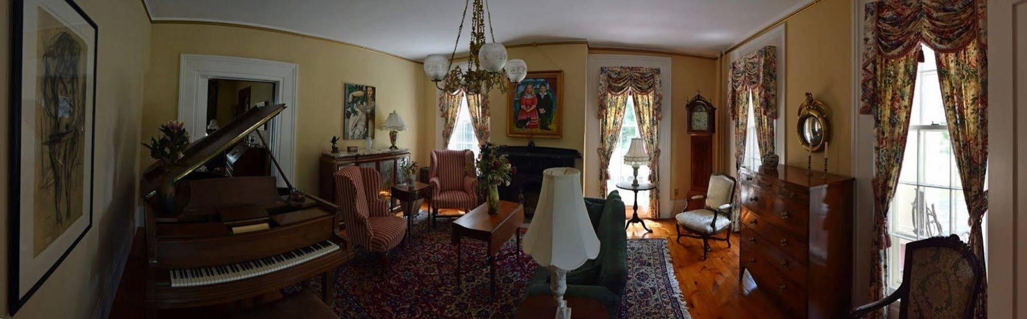 Oakcliff Bed And Breakfast Halfmoon Bagian luar foto